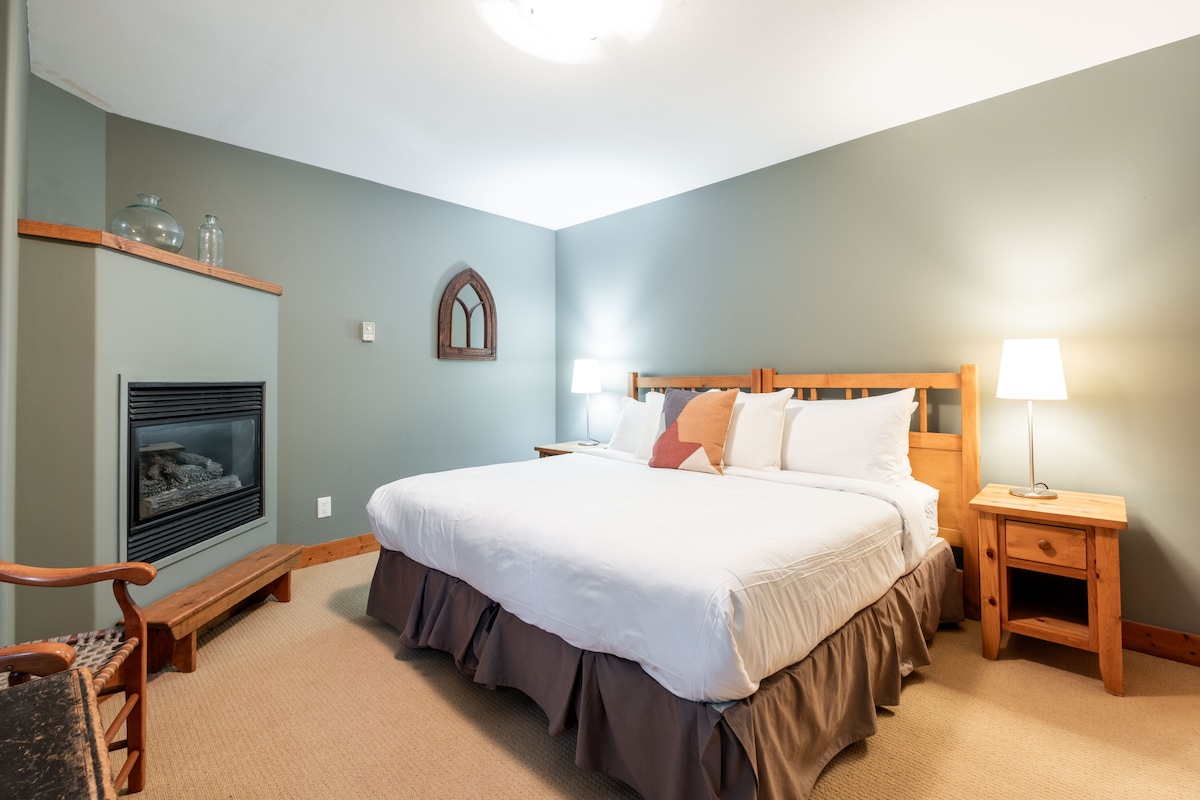 Dhoma kryesore e gjumit: Krevat dopio "king" (opsioni me dy ndarje)