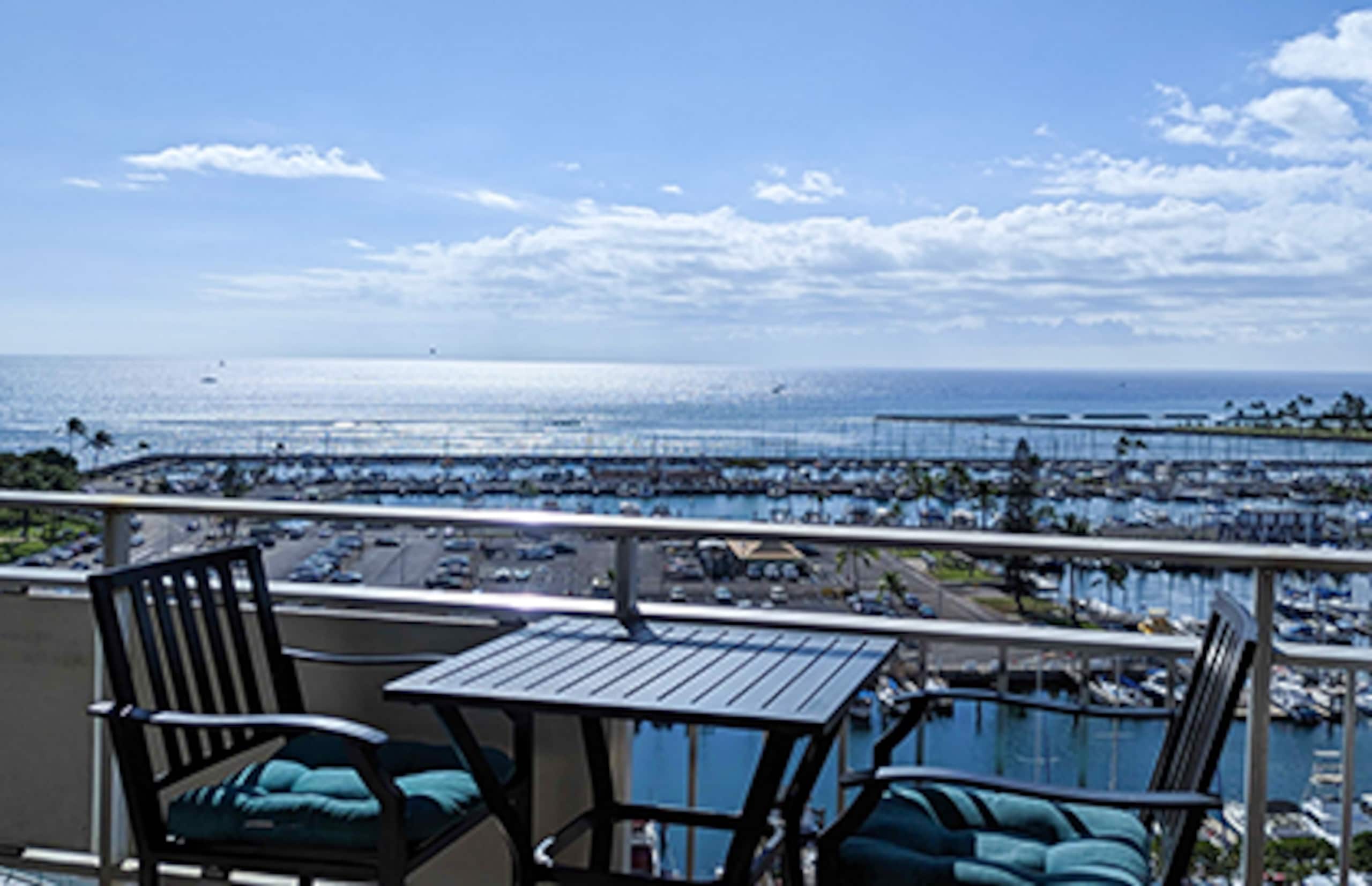Ocean View 2 Bedroom/2 Bath Condo at Ilikai Resort - Image 21
