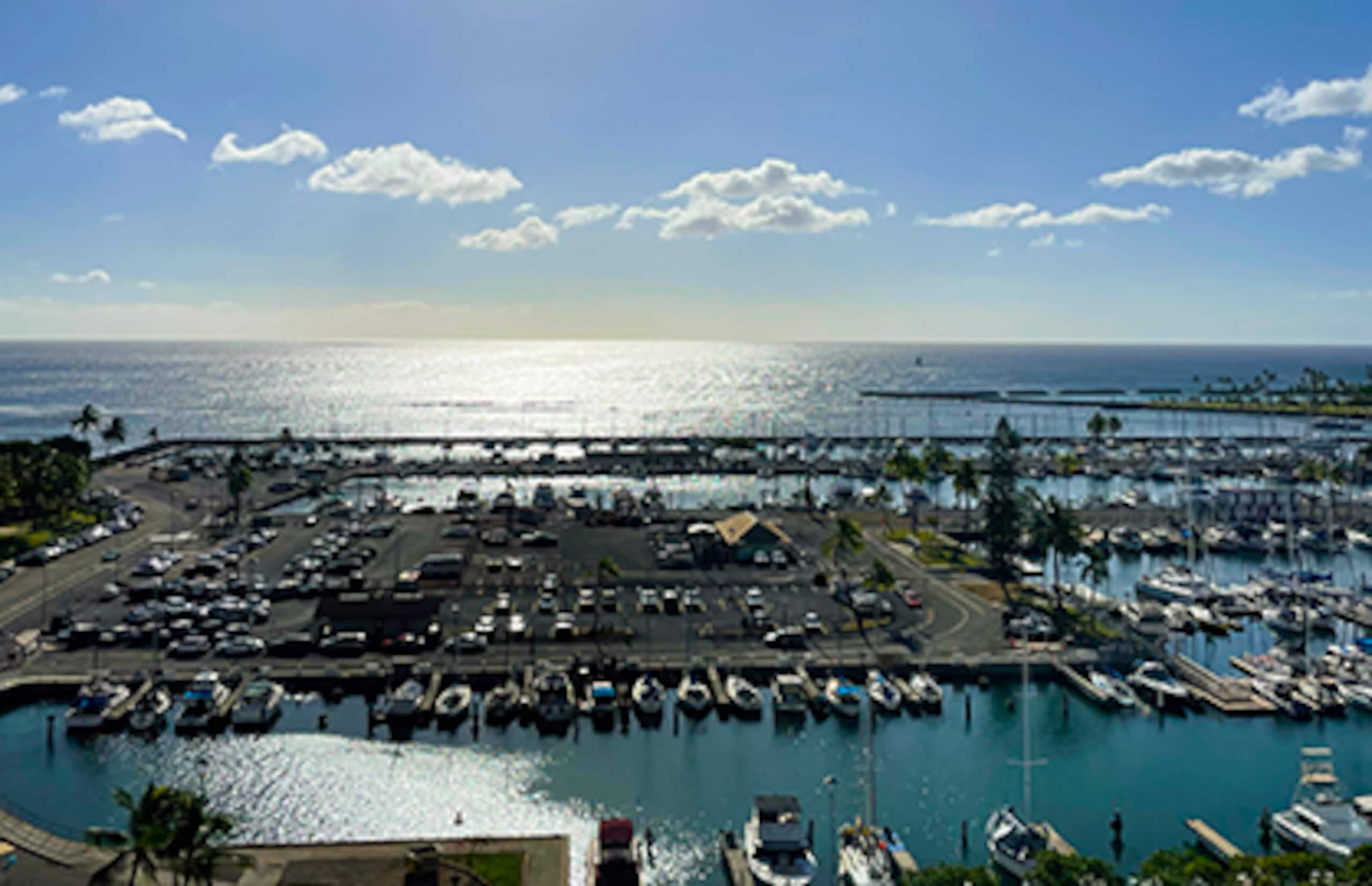 Ocean View 2 Bedroom/2 Bath Condo at Ilikai Resort - Image 34