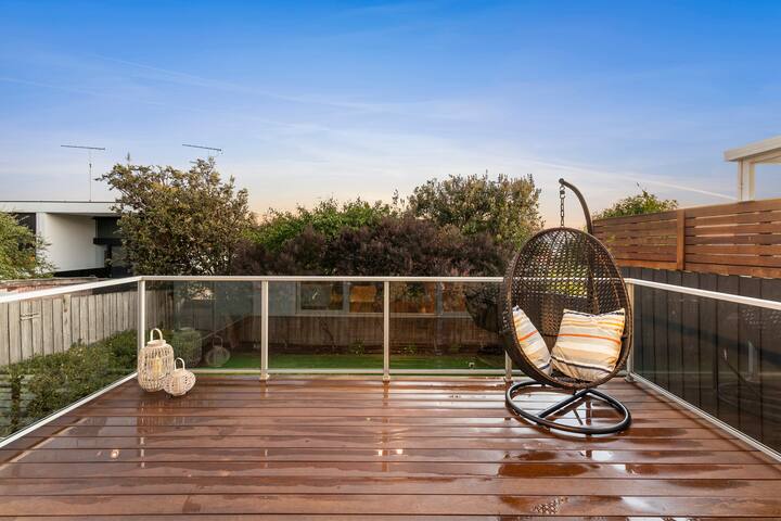 Luxury Beach Views on the Terrace sleeps 10 gallery image 3