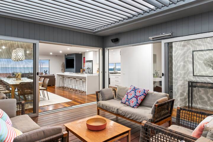 Luxury Beach Views on the Terrace sleeps 10 gallery image 4