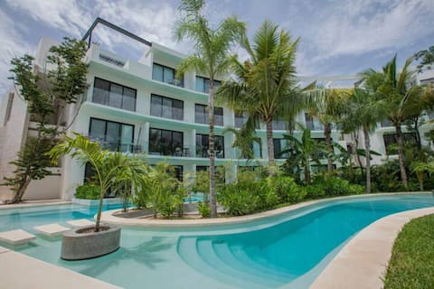 Enchanting swim up studio CPL C102