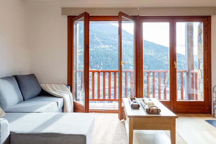 "We had an amazing stay in this beautiful apartment.The apartment is well appointed and we didn't miss anything.Particularly noteworthy is the free, unobstructed and beautiful view into the valley.The apartment is highly recommended " - Michael ★★★★★