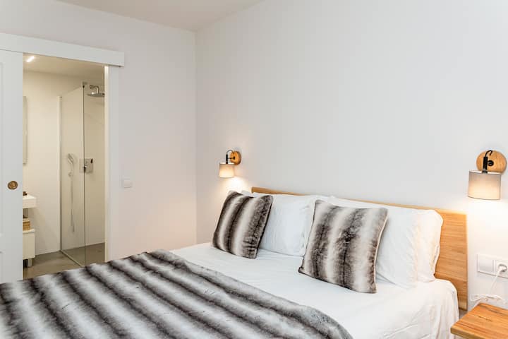 “ Lluis is very friendly, the apartment is very clean and perfect. Magnificent views. We will definitely do it again. " - Igor ★★★★★