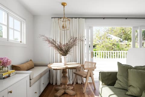 Top performing Airbnb: The Studio Palm Beach in Palm Beach
