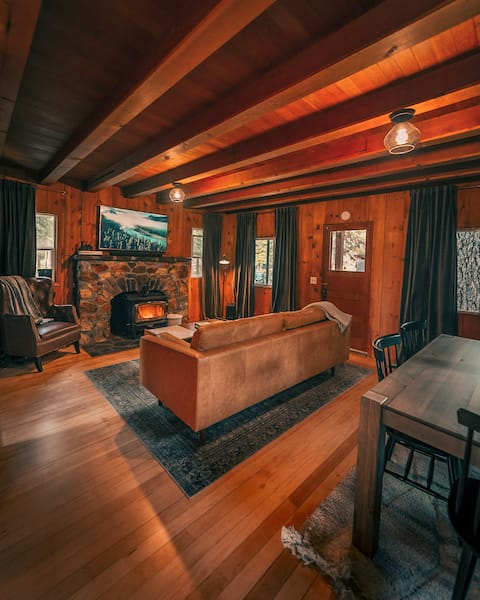 King Bed, 5 min Walk to Lake and restaurants