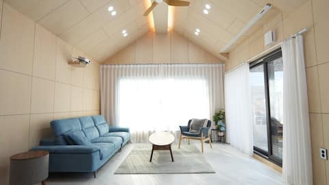 Private house Andamiro white/Netflix/Disney + complete with the sensory design of an architect from