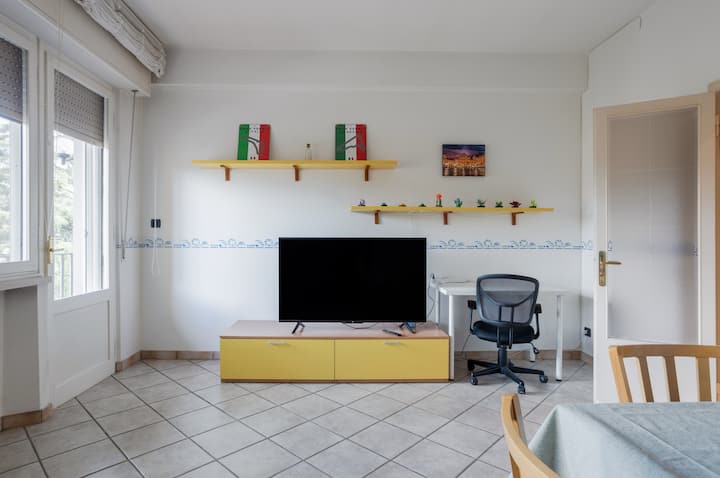 Guesthost - Lucca Roomy Apt With Balcony & Parking - Lucca
