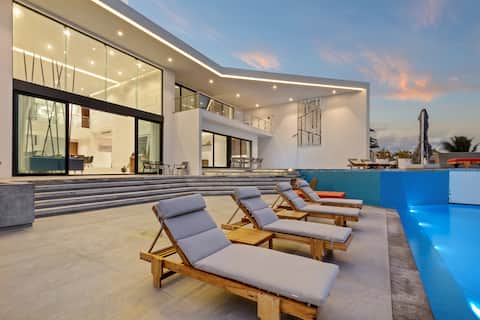 Villa E11even with Chef Included Ocean Front