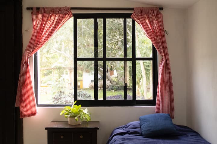 セカンドベッドルームビュー