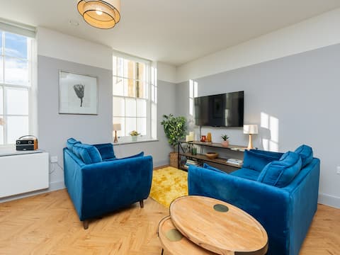 Top Airbnb: Stunning 2 bed retreat in the heart of Bath in Bathampton