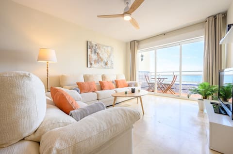 Airbnb con mejor rendimiento: Penthouse Duplex with Panoramic Sea Views en Marbella