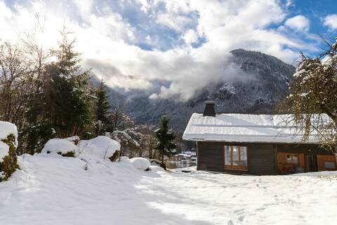 Lovely Ski Chalet with Hot Tub