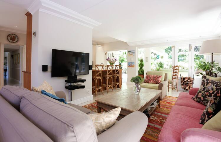 Cape Town Leafy Mountain Home gallery image 2