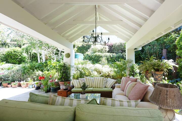 Cape Town Leafy Mountain Home