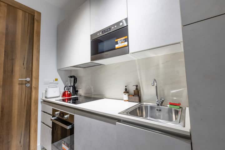 Metropolitan Charm-cozy Studio Cantonment, Accra - Accra
