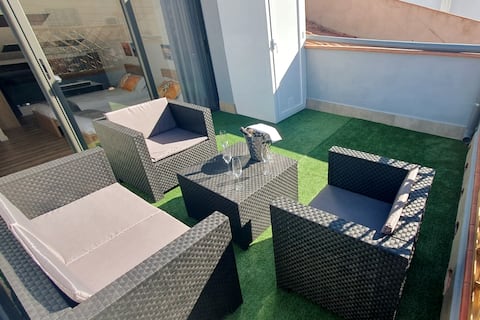 Renovated duplex with terrace 20 minutes from Barcelona