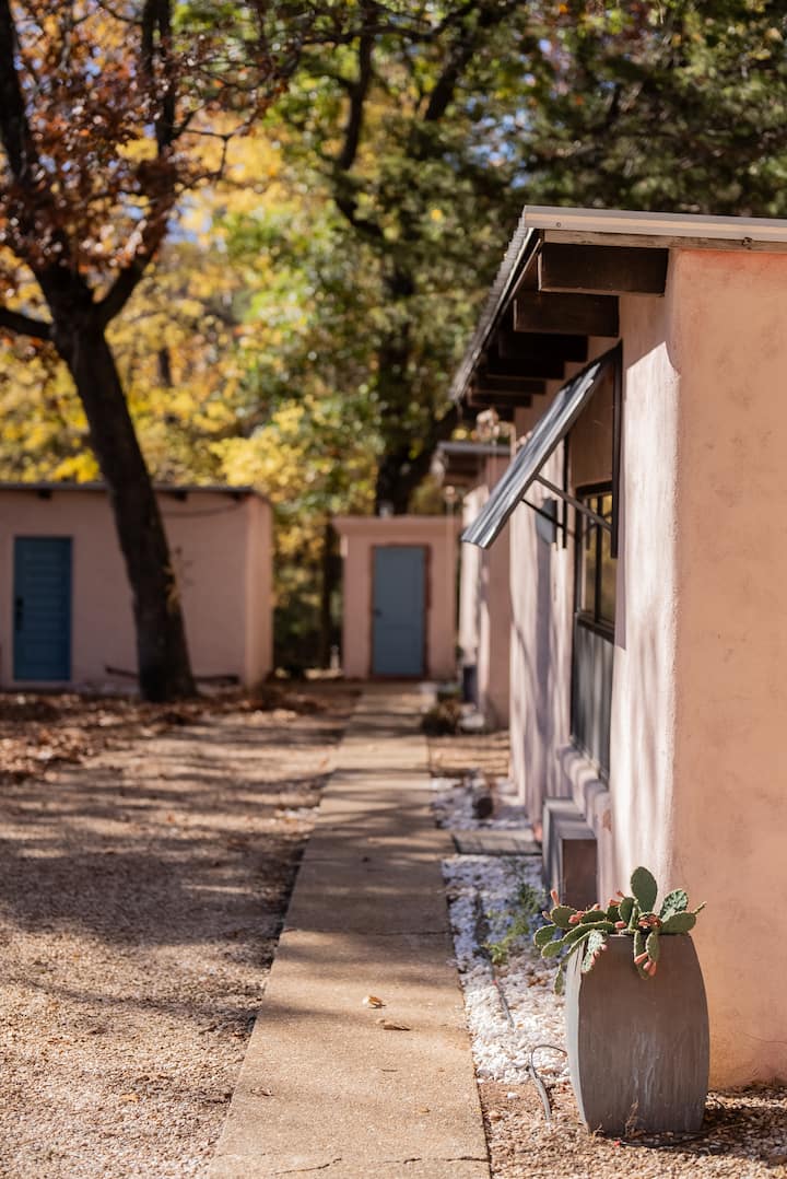 Blue Doors at Tenkiller Casita 9 (king bed) Hotels for Rent in Gore