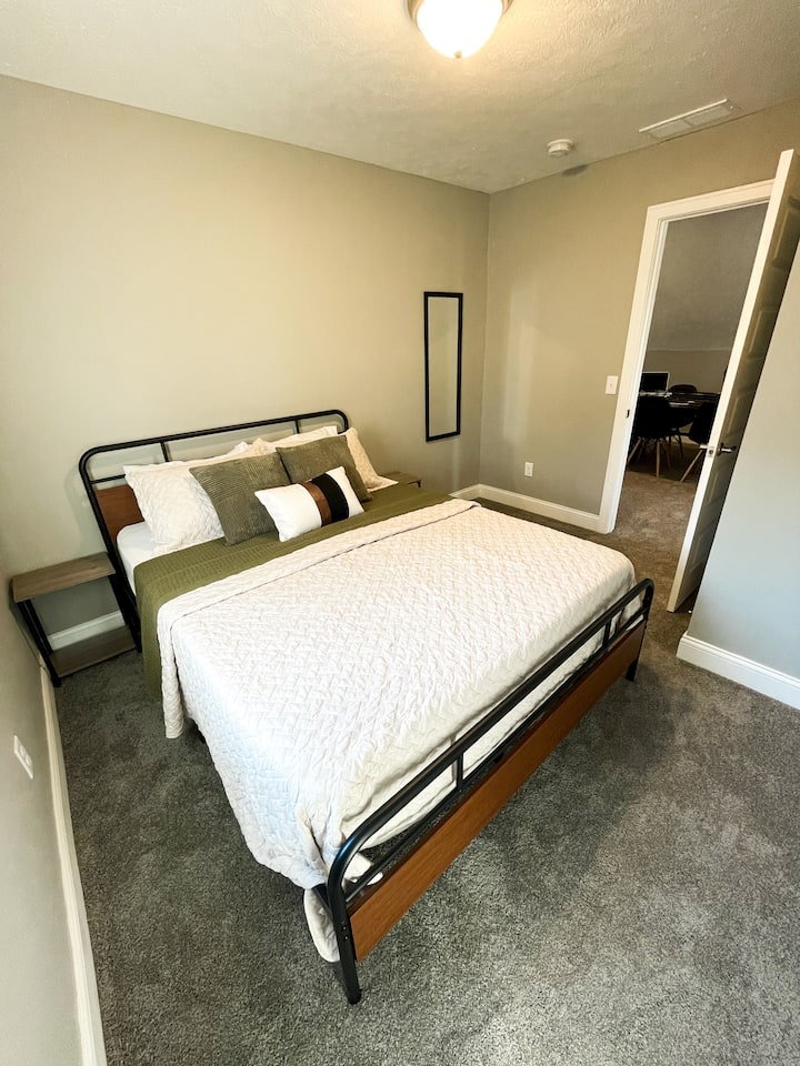 4. spavaća soba: Gel memorijska pjena Queen size