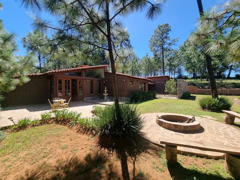 Cabaña en medio del bosque