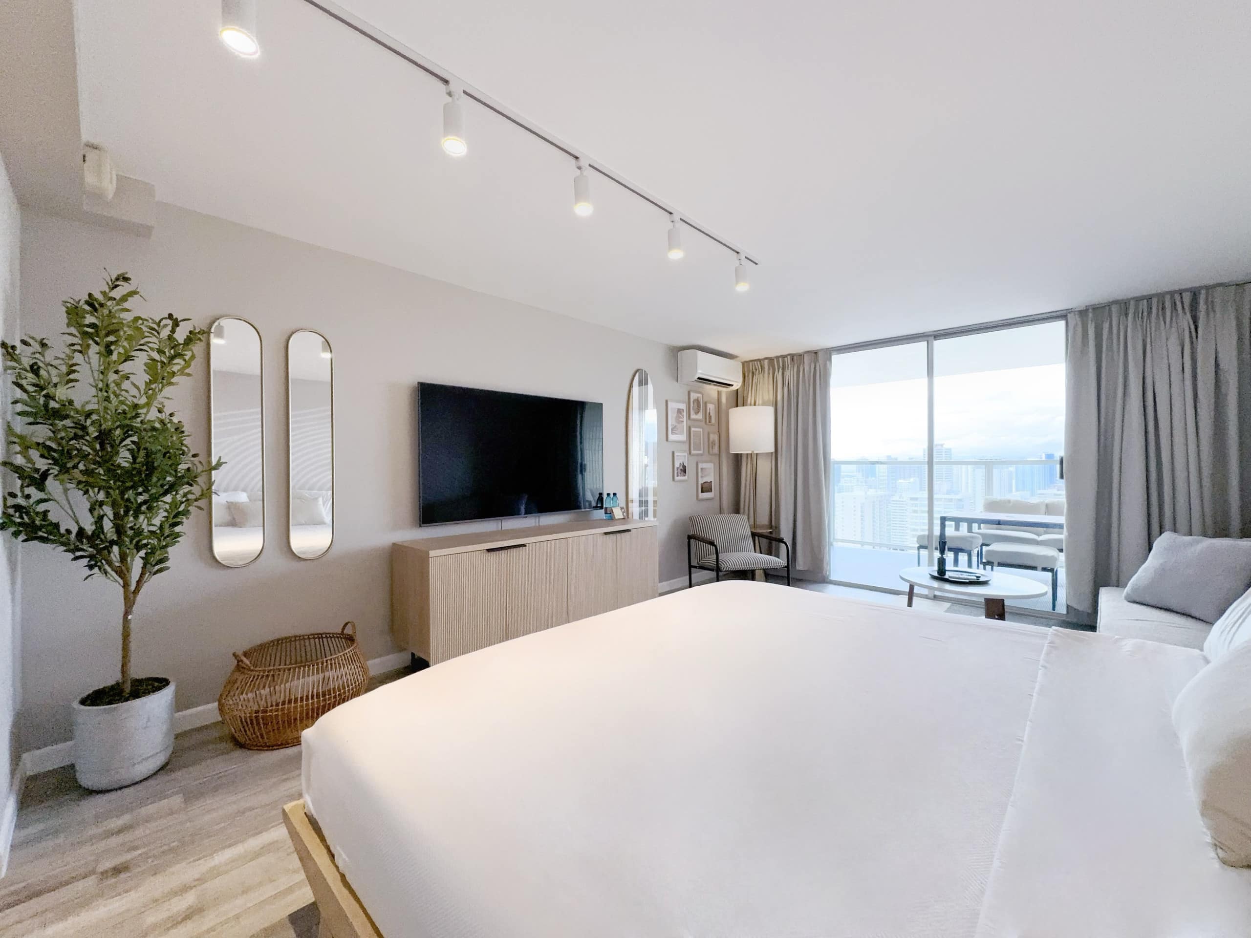 37F-Gorgeous High-FL Studio w/Ocean & City Views - Image 5