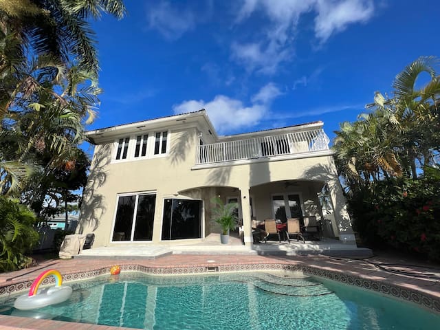 Canal-Front + Pool Pompano Villa