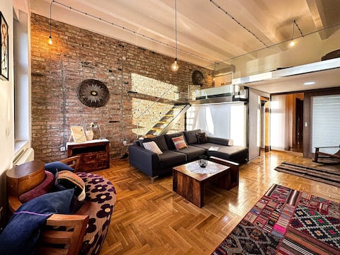 Friends Loft w/Terrace & River View | Old Town