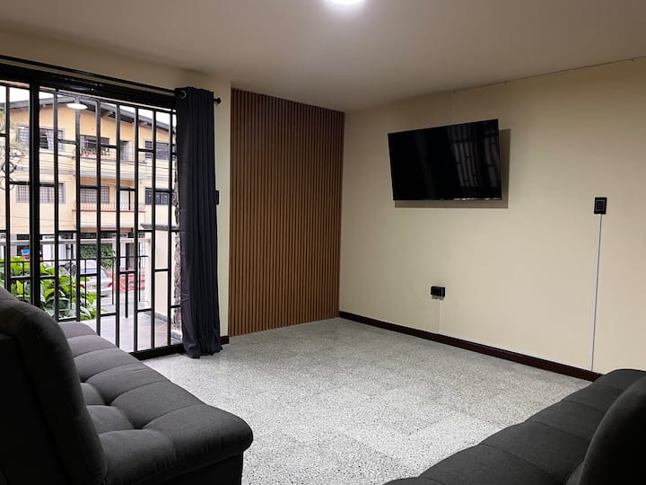 Casa Con Jacuzzi Y Terraza - Medellín