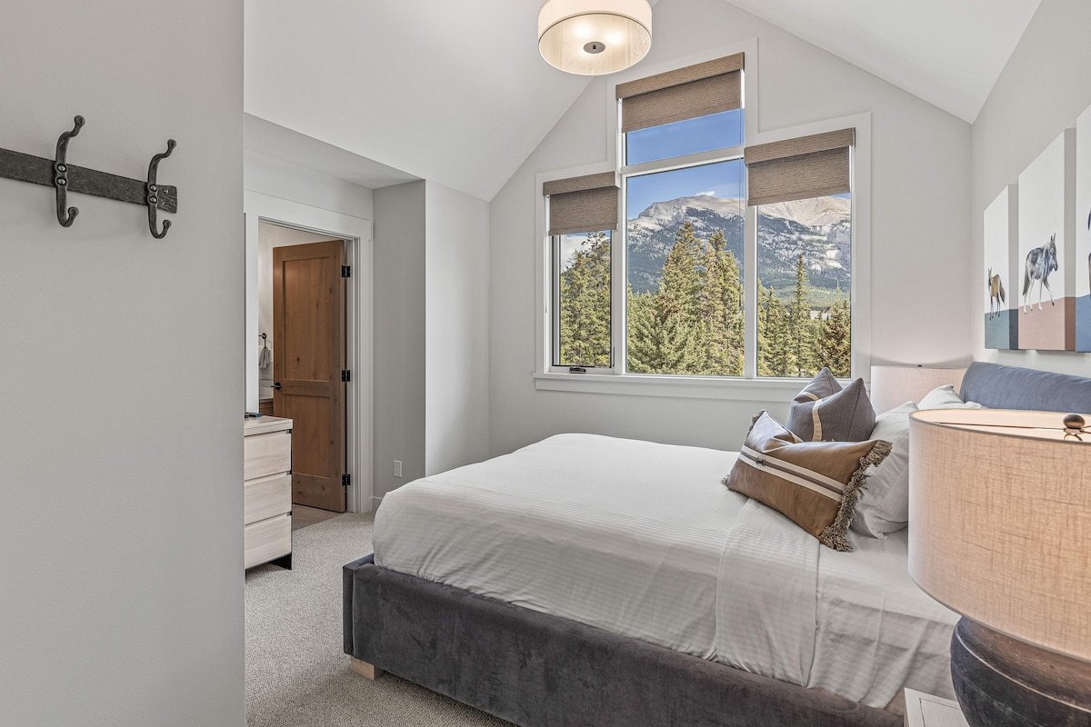 Spálňa 2 (3. poschodie) - menšia manželská posteľ 