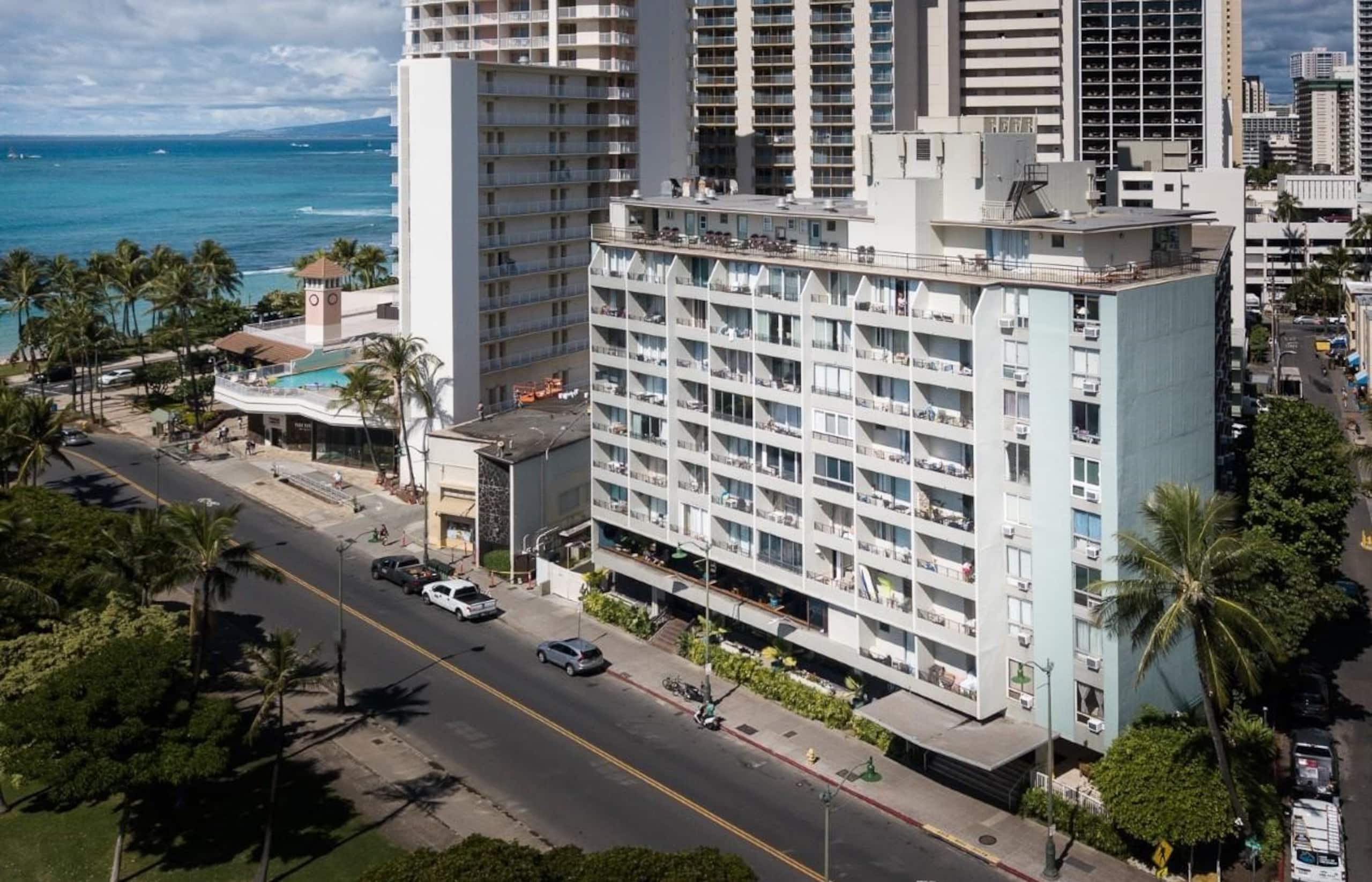 Condo in Honolulu · ★4.83 · Studio · 2 beds · 1 private bath - Image 5