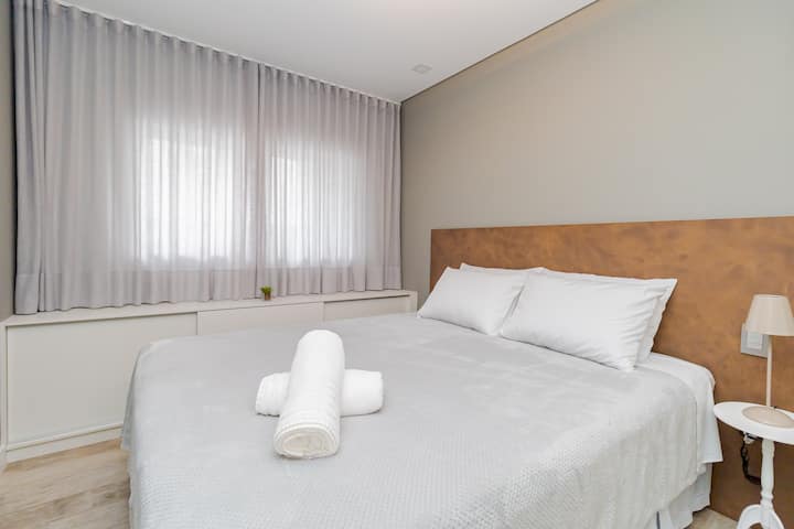 Соба со брачен кревет (широк 150-179 см)