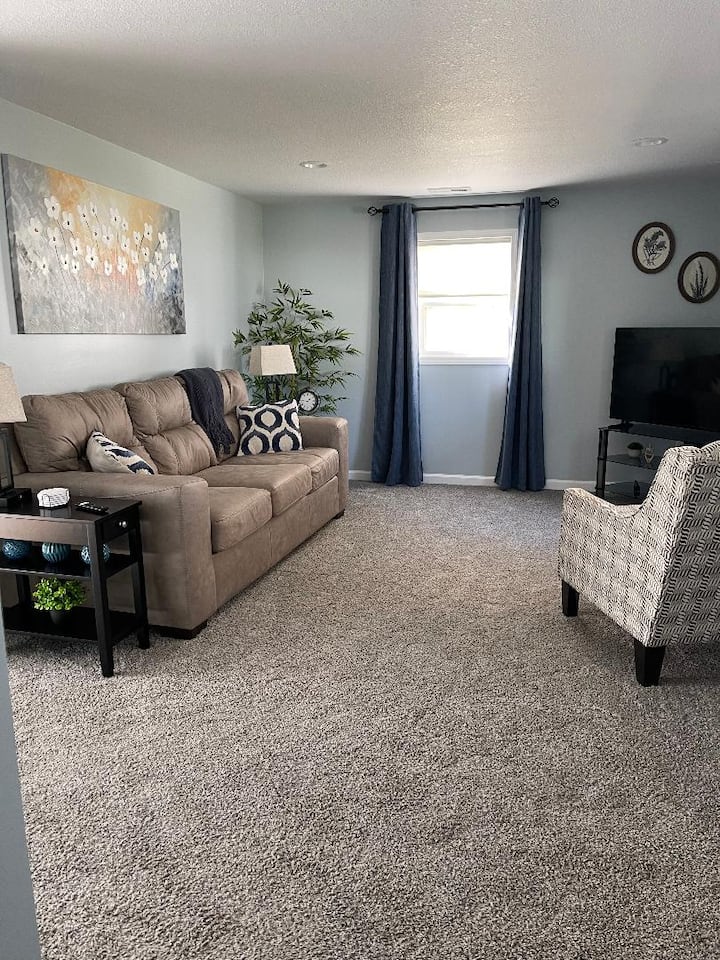 Comfy, Safe, Small Town Home - Danville, IL