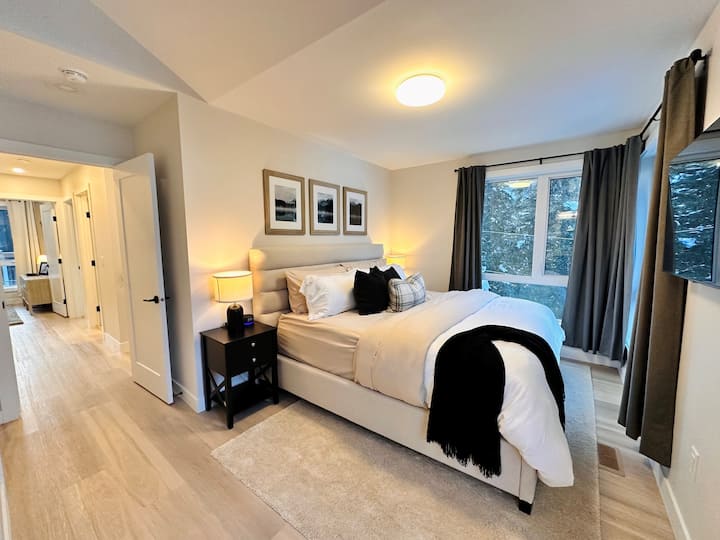 Dormitorio tamaño king - suite principal con baño privado