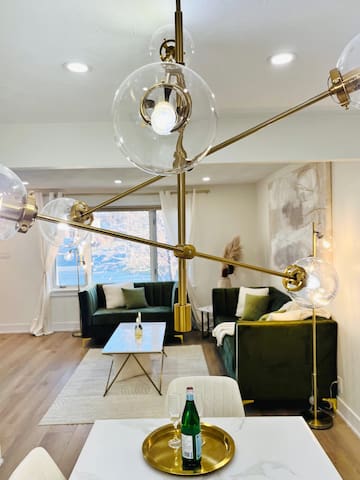 Elegant 7BR Home-Heart of Ottawa gallery image 3