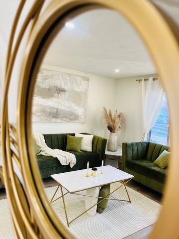 Elegant 7BR Home-Heart of Ottawa gallery image 2