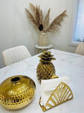 Elegant 7BR Home-Heart of Ottawa gallery image 4