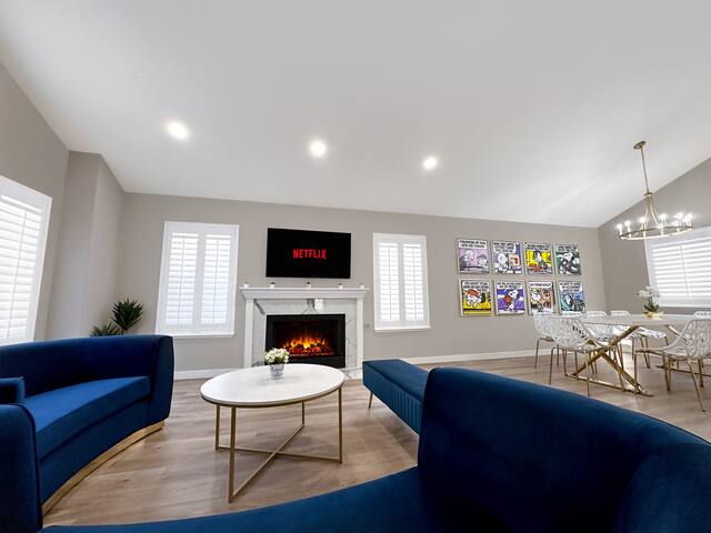 Vegas Delfina – 5 Bedroom 3 Bath w Pool & Jacuzzi gallery image 3