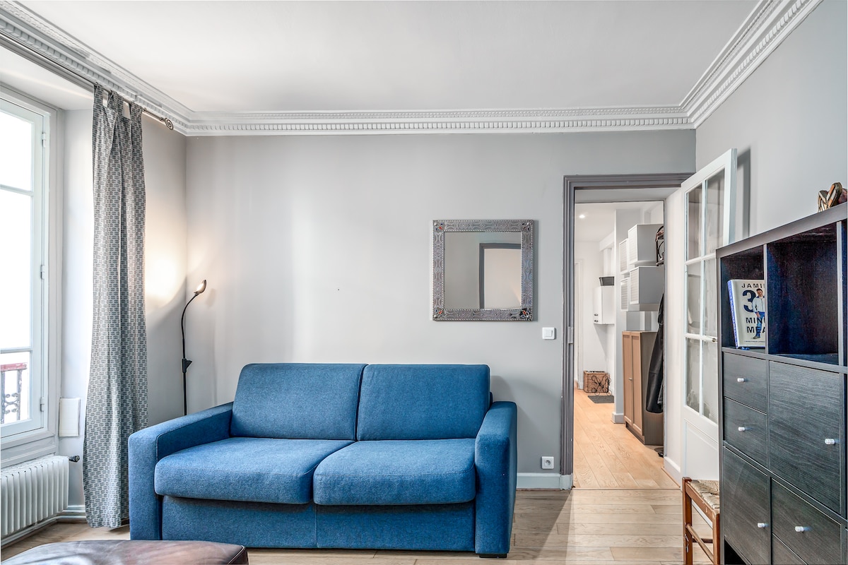 Top Airbnb: Cozy 2BR in the Golden Triangle in Paris 16e Arrondissement