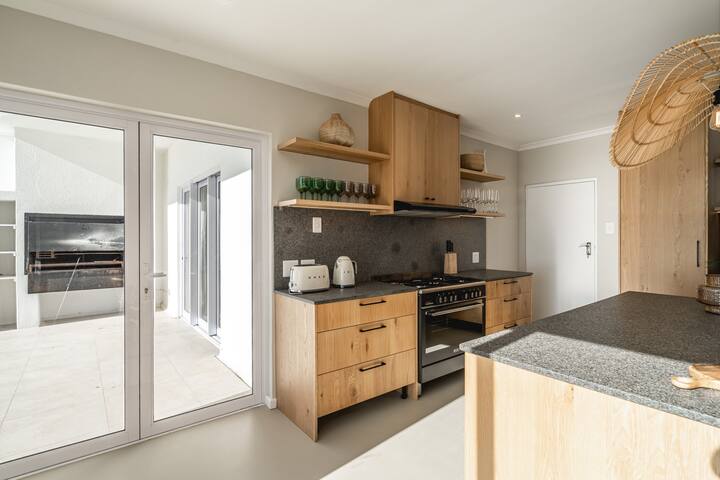 View 16 | Serenity Skyline Penthouse gallery image 4