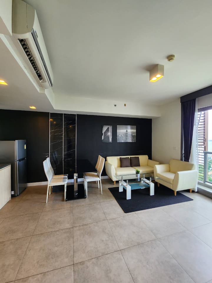 Unixx 2-bedroom Large Corner Unit Seaview Floor 43 - Pattaya