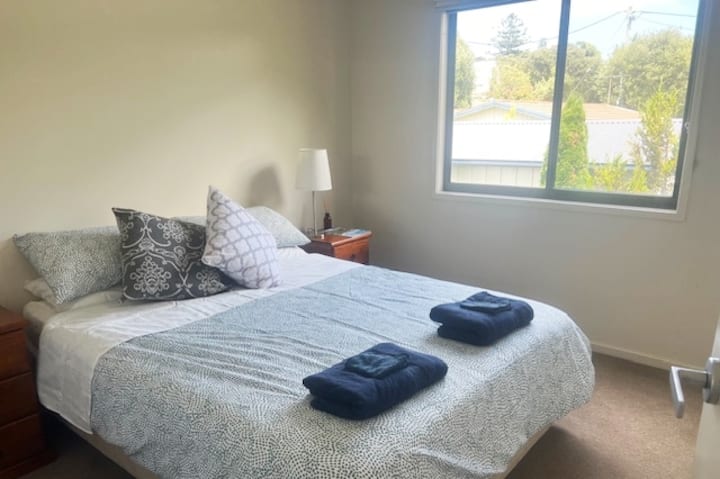 Spálňa 2.  1 x manželská posteľ.