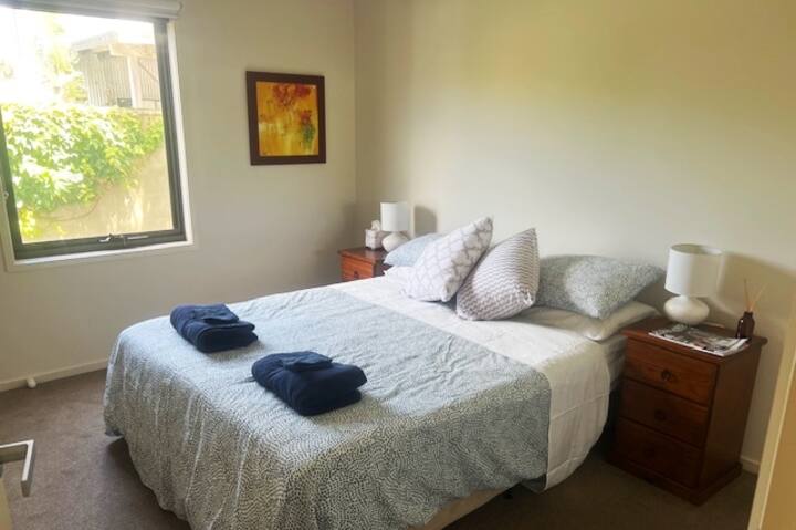 Spálňa 3. 1 x manželská posteľ.