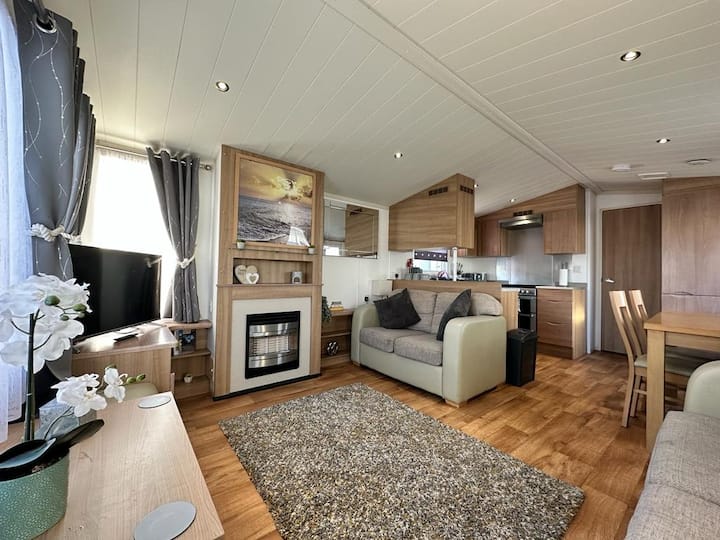Pet Friendly Caravan Lyons Winkups Holiday Park - Towyn