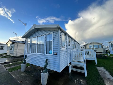 Pet friendly caravan Lyons Winkups Holiday Park