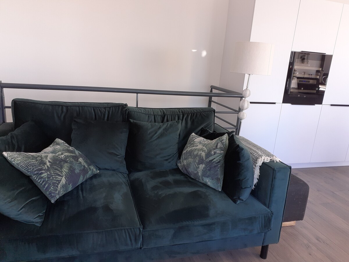 Top performing Airbnb: Beautiful duplex with a terrace in Canet En Roussillon