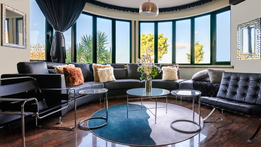 La Gigasuite. Design Villa at Sea with Spa & Pool gallery image 5