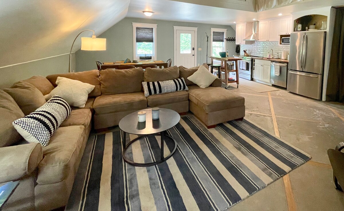 Top performing Airbnb: The Loft - Best Location Stowe Village in Stowe / Lamoille