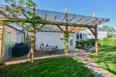 Backyard Bungalow-Secret Garden