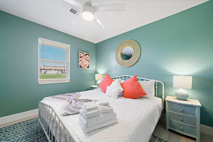 בחדר השינה הזה יש מיטת קינג סייז