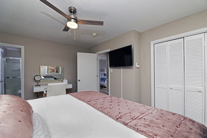 Главна спална соба (брачен кревет (широк 180-220 см)